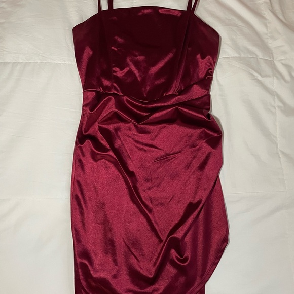 Elegant Burgundy Spaghetti Strap Dress - Picture 6 of 8